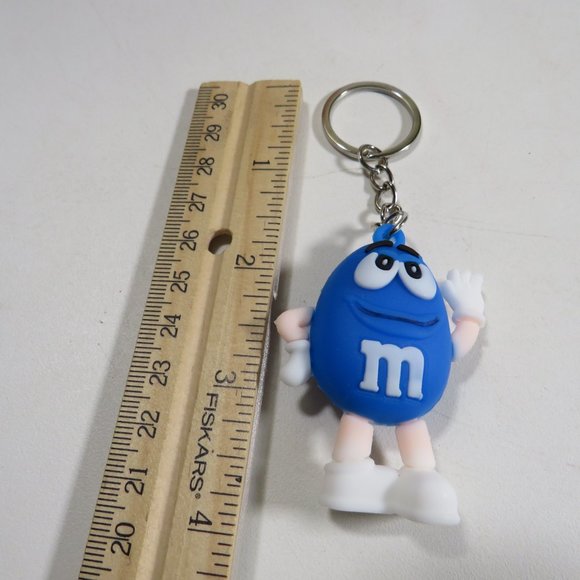 M&M "On Air" Recording Studio Metal Tin Christmas Village & Imitation Keychain - Picture 12 of 15